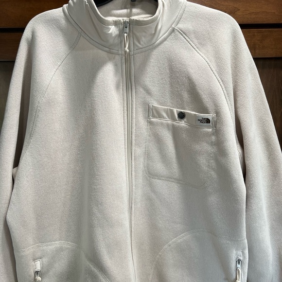 Like new!! The North Face men’s XL Gordon
Lyons Full Zip Fleece Sweater
Jacket - Picture 3 of 14